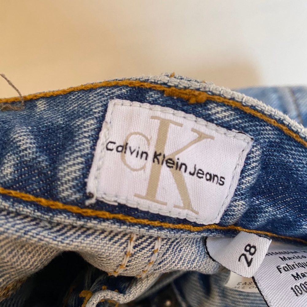 Vintage High-waisted Calvin Klein Mom Jeans - 27 - Picture 6 of 6